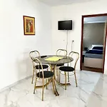 Cosy In With Terrace Apartmán