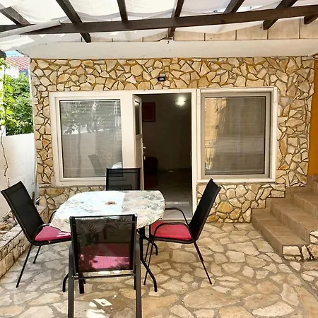 Apartment Cosy In With Terrace Vir