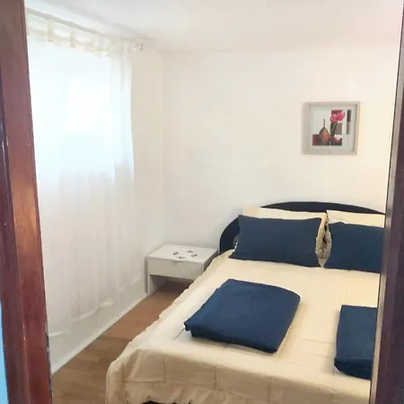 Cosy In With Terrace Apartmán *