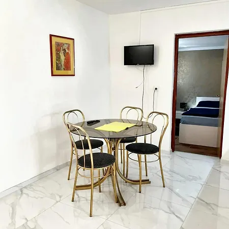 Cosy In With Terrace Apartment