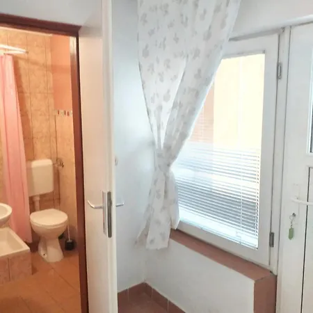 Cosy In With Terrace Apartmán *