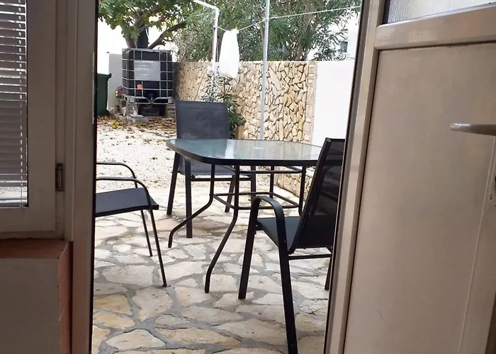 Cosy In With Terrace Vir